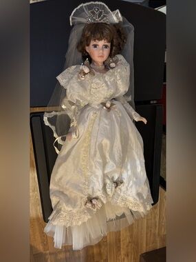 Vintage Goldenvale Collectible Porcelain Victorian Wedding Doll 24”/28”